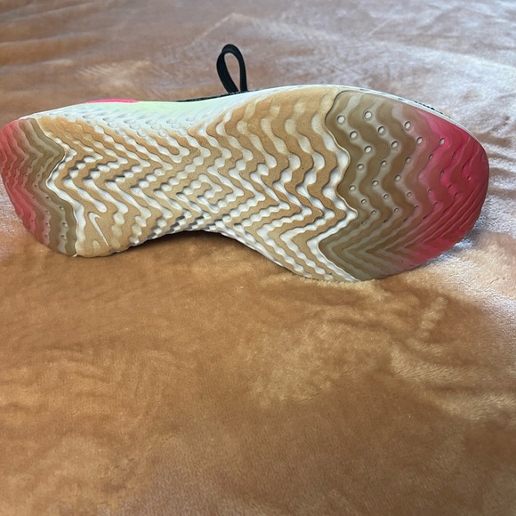 NIKE EPIC REACT FLYKNIT WOMEN RUNNING SNEAKERS SIZE 7 - Picture 5 of 7